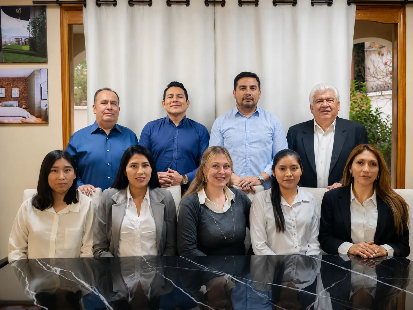 El equipo de ZAHADID en la oficina de Cochabamba